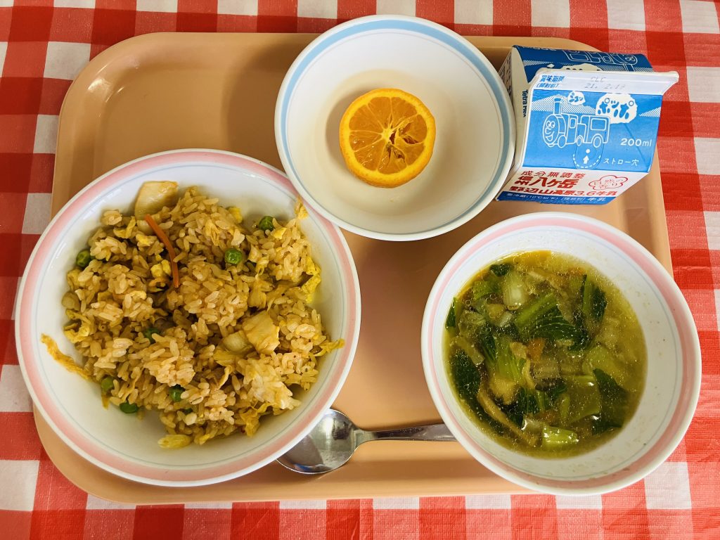 ピリ辛キムチで♪人気のチャーハン✨