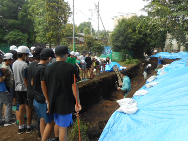 三楽公園遺跡発掘調査現場の見学