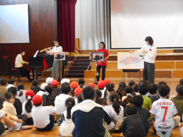 PTAおはなしサークル「ことのは」による音楽と一緒におはなし会「スイミー」