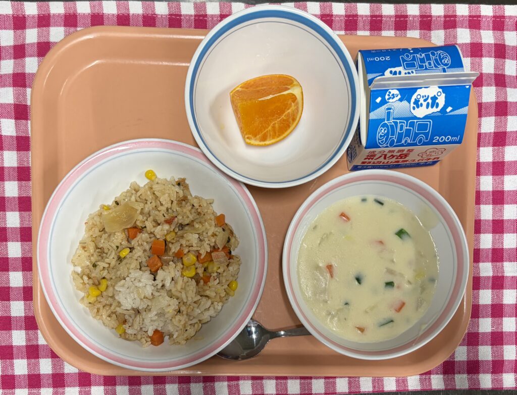 トマトを入れて炊いてみました✨